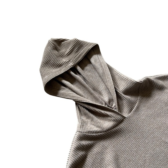 ALO Yoga Muse Ribbed Crop Top Hoodie Women’s Size Medium In Beige - Picture 5 of 9